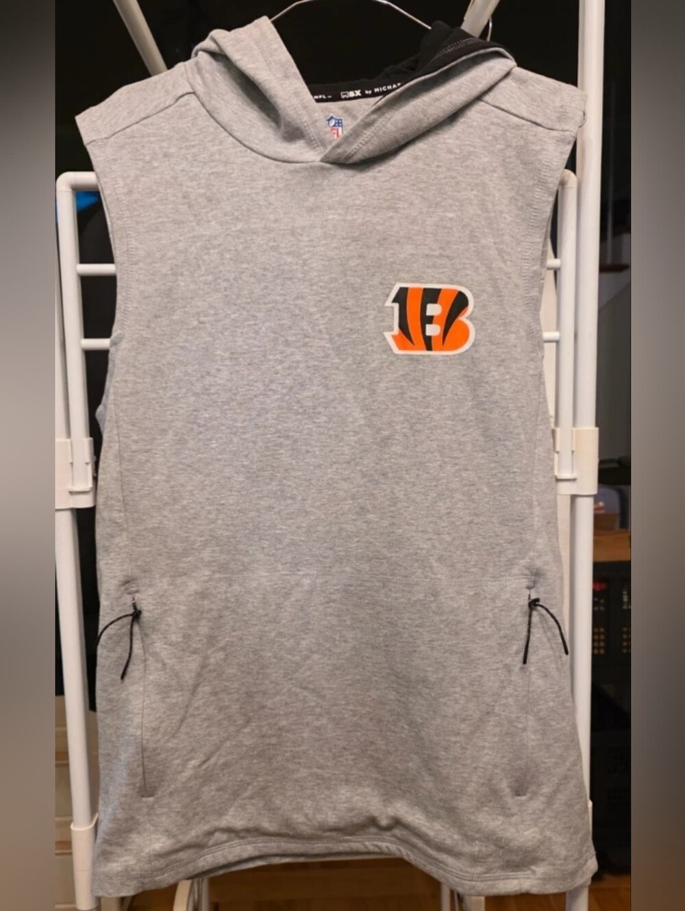 Mens Cincinnati Bengals Sleeveless hoodie. Size Medium. Never Worn